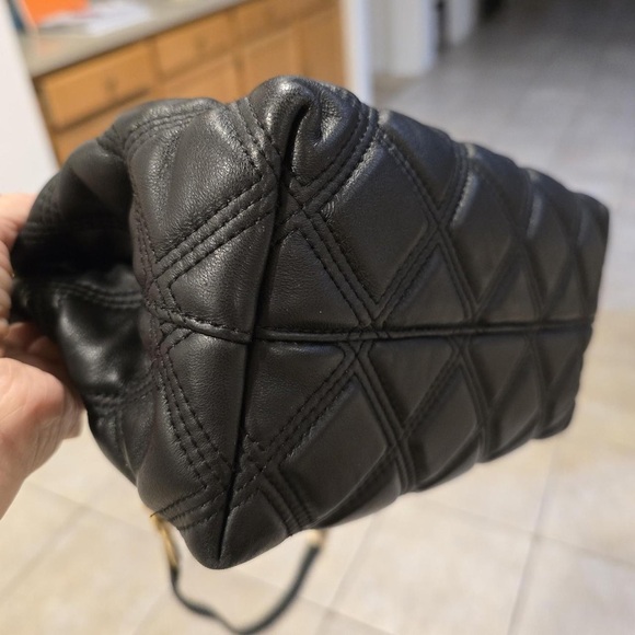 Tory Burch Black Quilted Shoulder Bag with Gold Chain - Picture 4 of 4